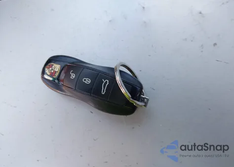 2015 Porsche Panamera 4 из США, поврежденный, VIN WP0AA2A70FL001374